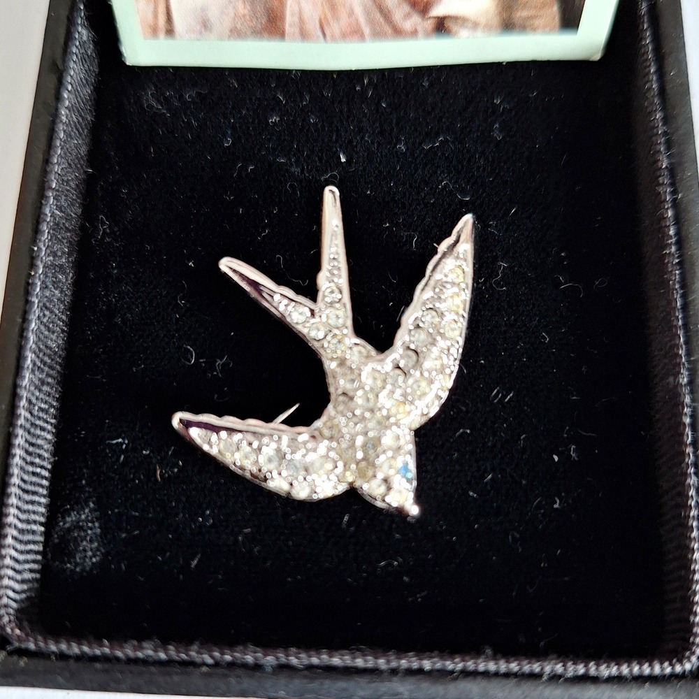 Avon Smithsonian Juliette Gordon Low Swallow Brooch Pin Girl Scouts Silver Tone